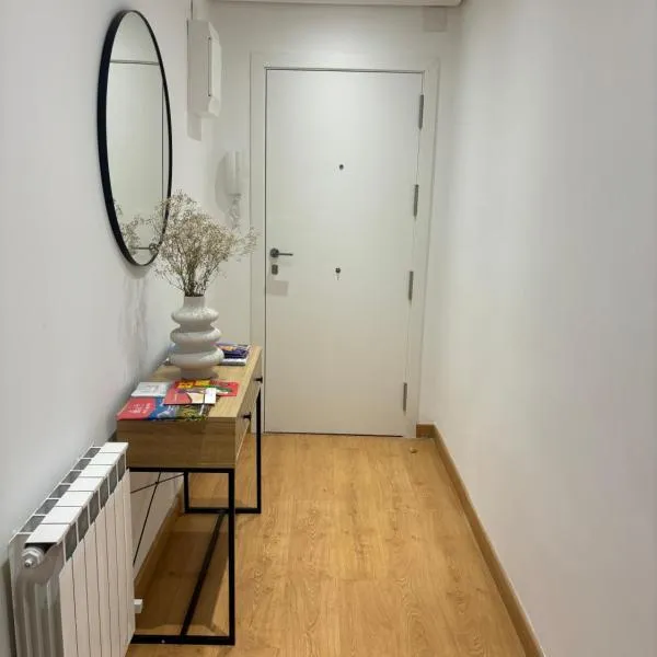 Céntrico apartamento reformado de dos habitaciones、ログローニョのホテル