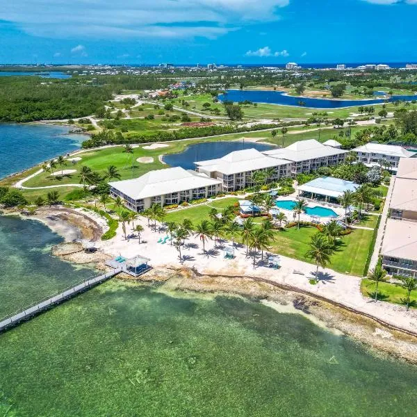 Holiday Inn Resort Grand Cayman by IHG, hotel v destinaci George Town