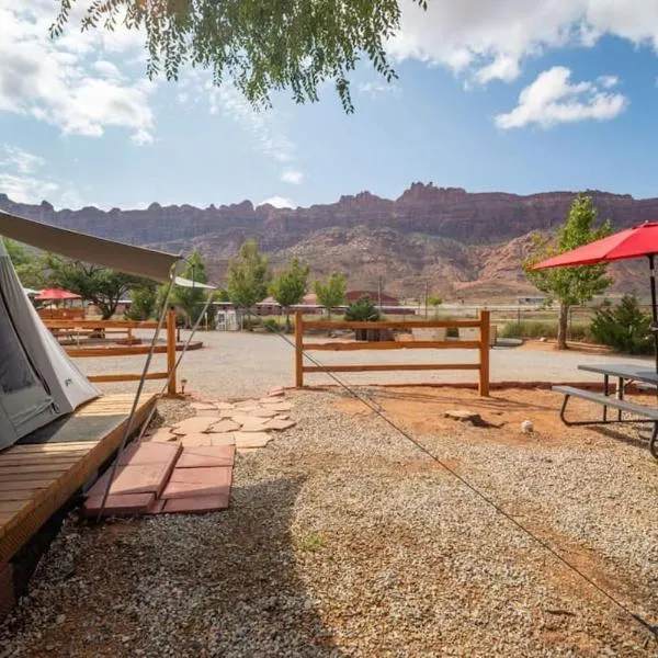 Moab Glamping Setup Tent in RV Park #1 OK-T1, hotel v destinaci Moab