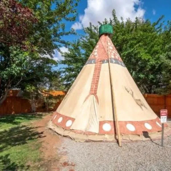 Moab RV Resort Glamping Tipi OKTP-53, hotel v destinaci Moab