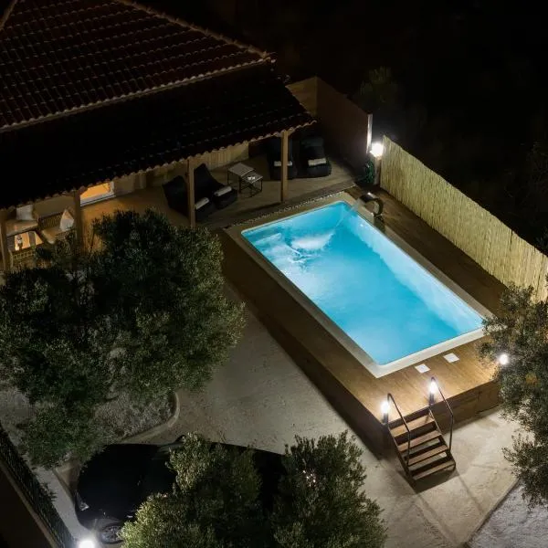 Spáta में, होटल Σπίτι με πισίνα δίπλα στο αεροδρόμιο.