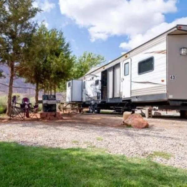 Moab RV Resort RV III Fully Setup OK43, hotel in Moab