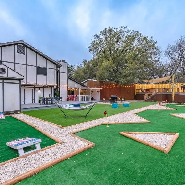 Pool, Gameroom & Minigolf Enchanting Texas Home, hotel v destinaci San Antonio