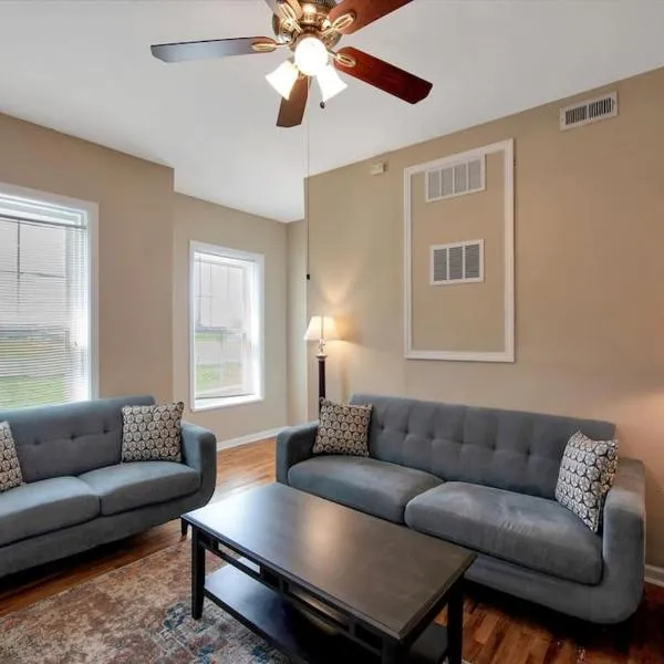 Lovely Unit in Historic SW Garden - 3 Queen beds, hotel a Clifton Heights