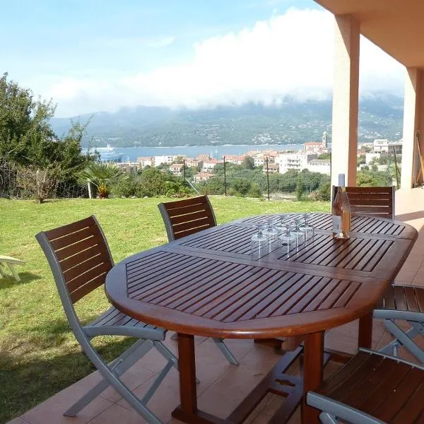 T3 en rdj pour 6 pers dans résidence avec piscine, hotel in Propriano