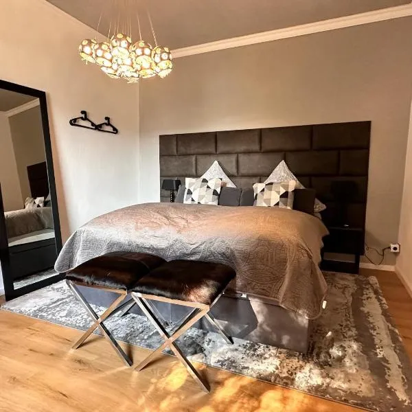 80qm Luxus Apartment mit großer Terrasse, hotel in Saarbrücken