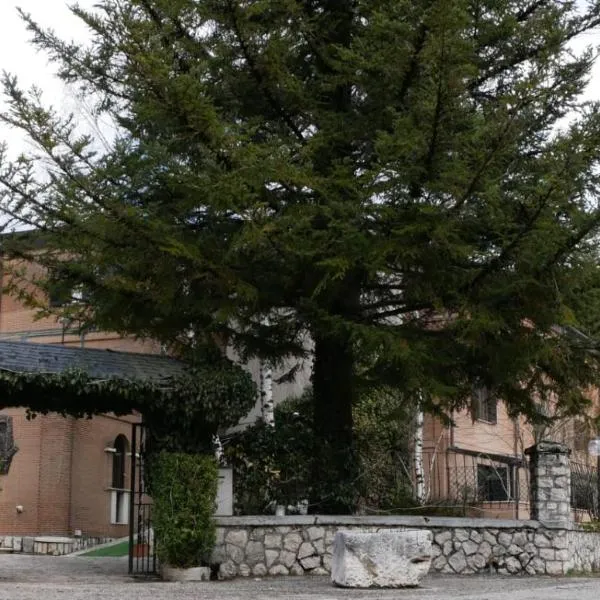 LH Albergo Il Picchio – hotel w mieście Pescasseroli