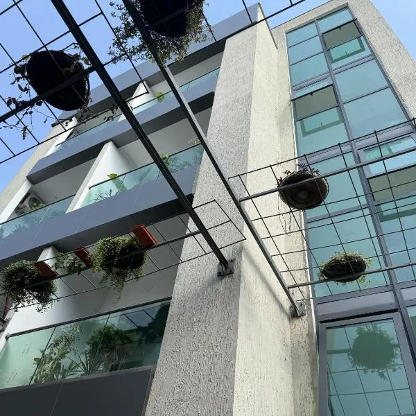 The Six, hotell sihtkohas Cocody