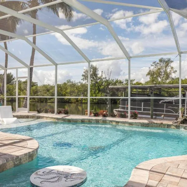 The Pearl - Pool W Screen On Canal - Boat Rental, hotel in Cocoa Beach