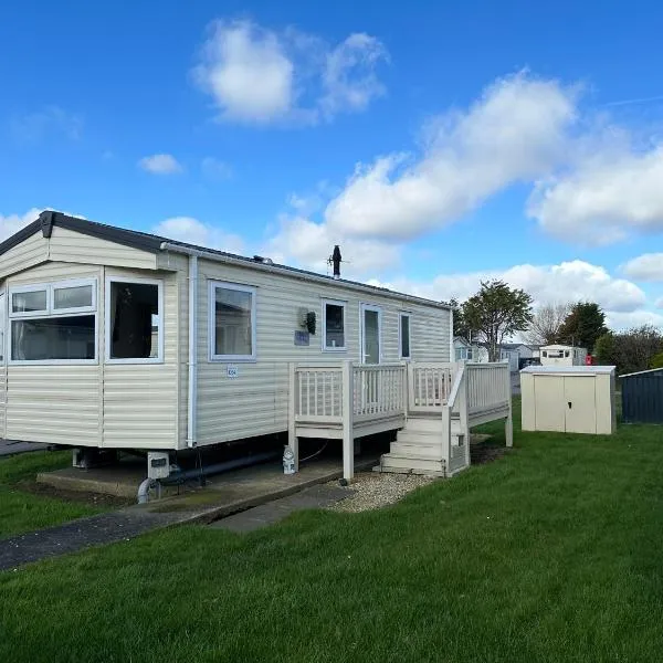 D34 Steeple Bay Caravan Site, hotel in Chelmsford
