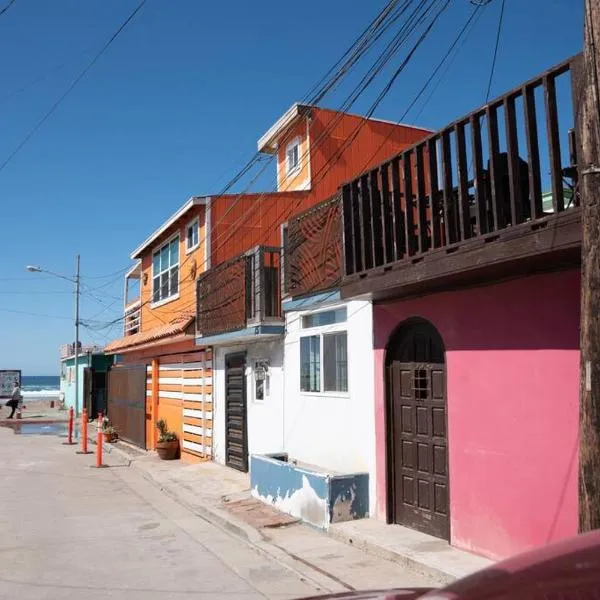 Be steps away from the beach - Downtown Rosarito, hotel v destinaci Rosarito