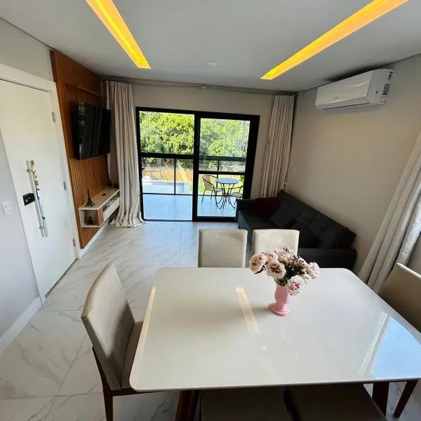 Lindo apartamento a 400 metros da praia com selo azul de qualidade, hotel in Governador Celso Ramos