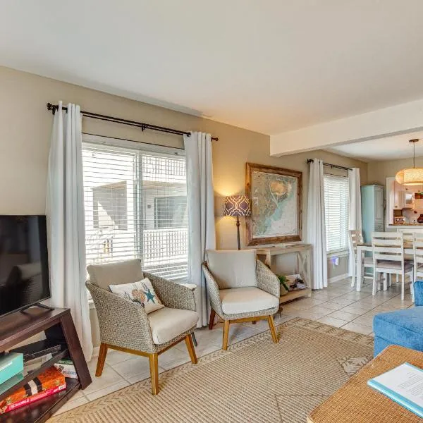 Harbor Island Condo with Deck - Steps to Beach!, hotel in Oceanmarsh Subdivision