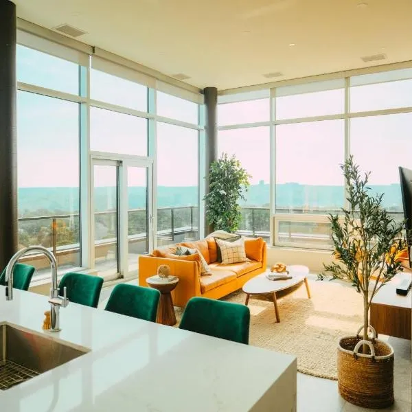 NEW - Luxury 2BR Penthouse Apt In Central Halifax, hotel in Halifax