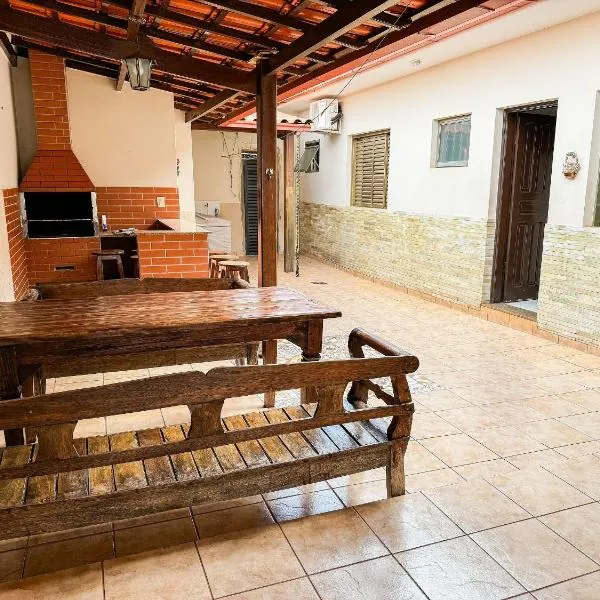 Casa Completa com Churrasqueira em Patos de Minas, hotel em Patos de Minas