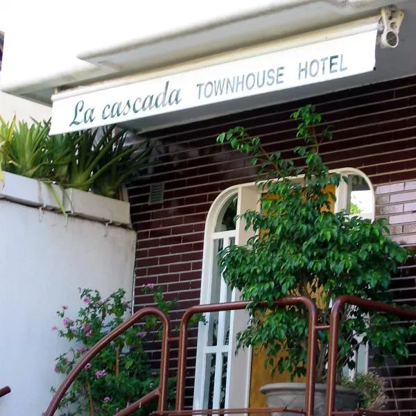 La Cascada Townhouse Hotel, hotel i Martínez