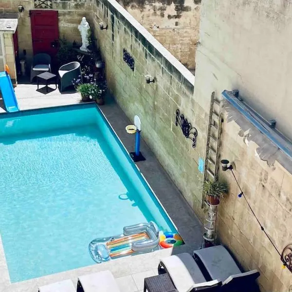 Free Breakfast, Pool, Spacious Aircon Hideaway, hotell i Mosta