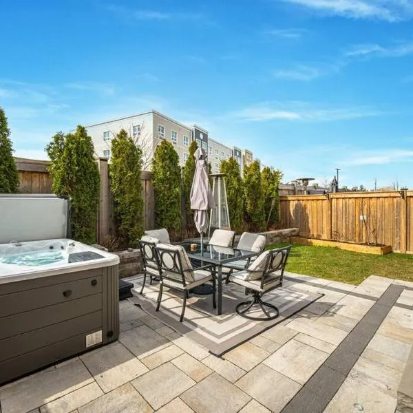 Luxurious Town Home in Bolton w. Hotub, hotel in Bolton