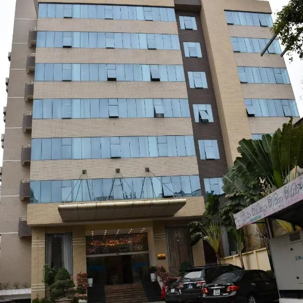 Nhà Khách Hương Sen、Trại Kênhのホテル