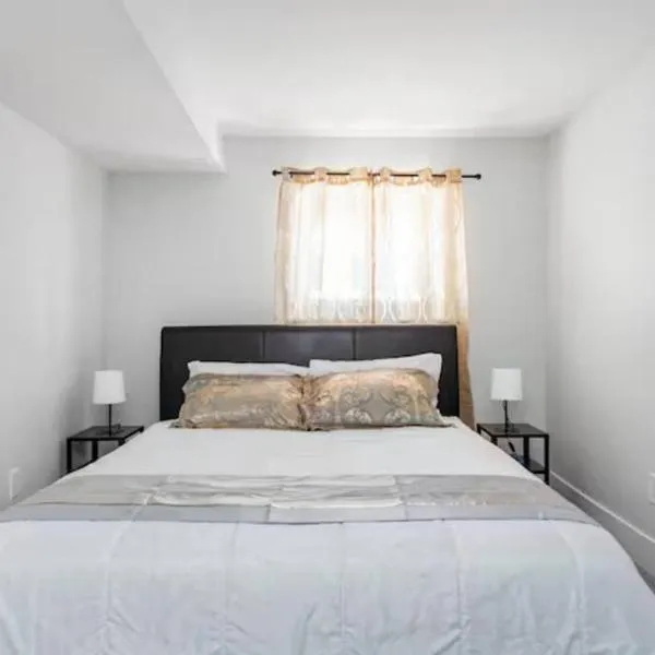 Cozy Furnished Room-4 Close to U of A in Edmonton - with Shared Spaces, hotel v destinaci Edmonton