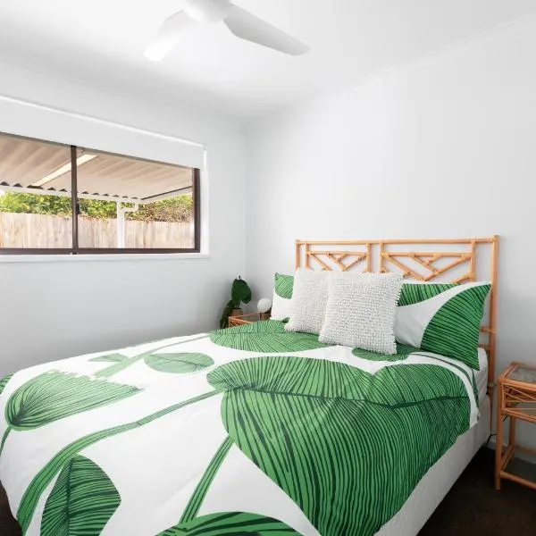 "Julies"-Big fenced yard, nearby beach, Pet friendly, отель в городе Оушен-Гроув