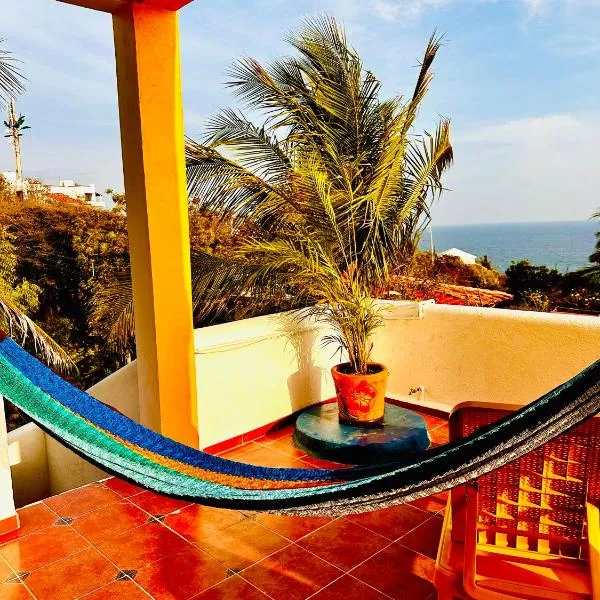 La Casa de Colores Ocean View, hotel in Puerto Ángel