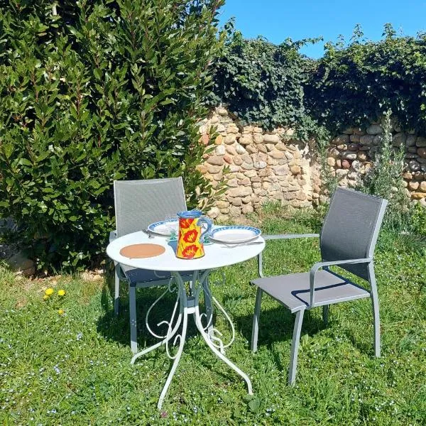 Gîte La Canopée au cœur de la campagne face au Vercors, hotel in Nerpol-et-Serres