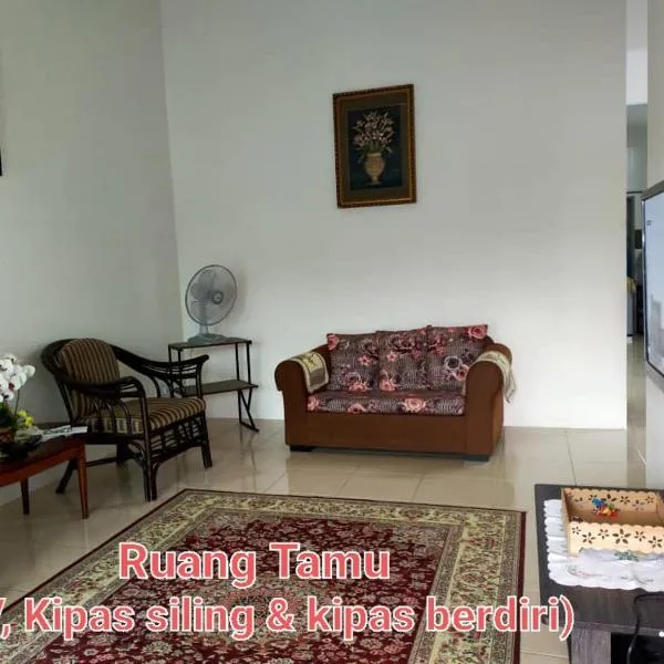 FJ Homestay، فندق في Kampung Gajah