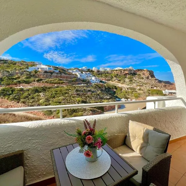 Beachfront Apartment in Cala Morell, готель у місті Кала Морелл