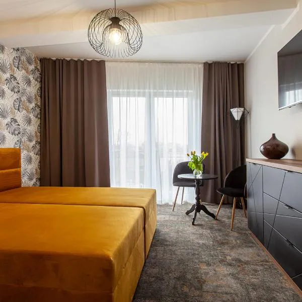 Bursztynowa Przystań, hotel v destinácii Grzybowo
