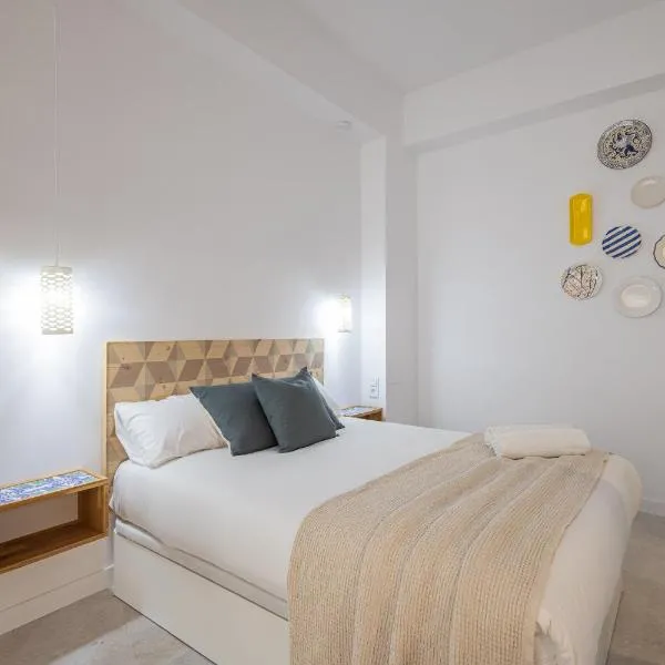 CASA FLORIT - Ceramic Homes - 4 Guest - AC WiFi - Near Sorolla Train Station, hotel en Valencia