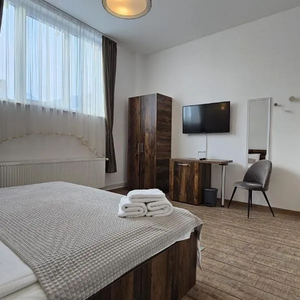 Neva Apartments: Făgăraş şehrinde bir otel