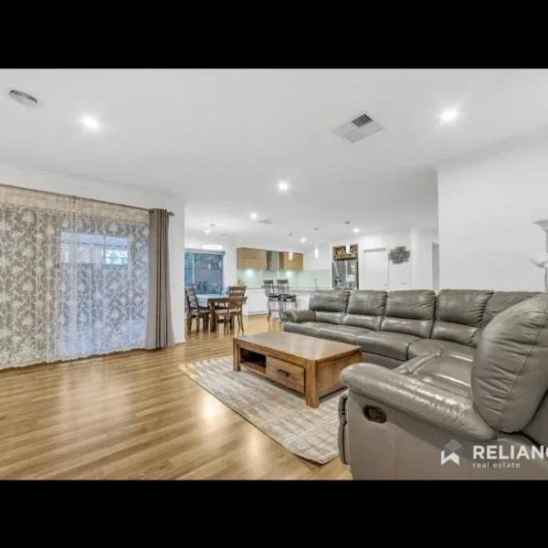 Home away from Home 22 mins from Airport and CBD, hotel v destinaci Truganina