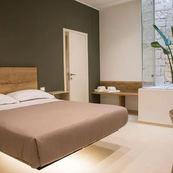 YOUR HOUSE ROOMS 3, hotel en Conversano