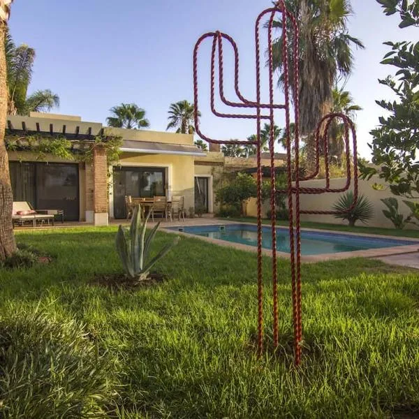 Villa cactus avec piscine privée, hotel in Riaïna