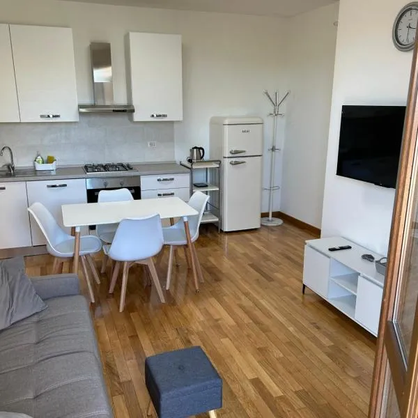 Forli Sud - Romagna Central Suite Apartment - Parking, hotel v destinaci Forlì