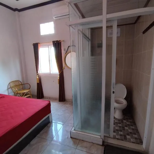Krui penginapan jokowi, hotel v destinaci Krui