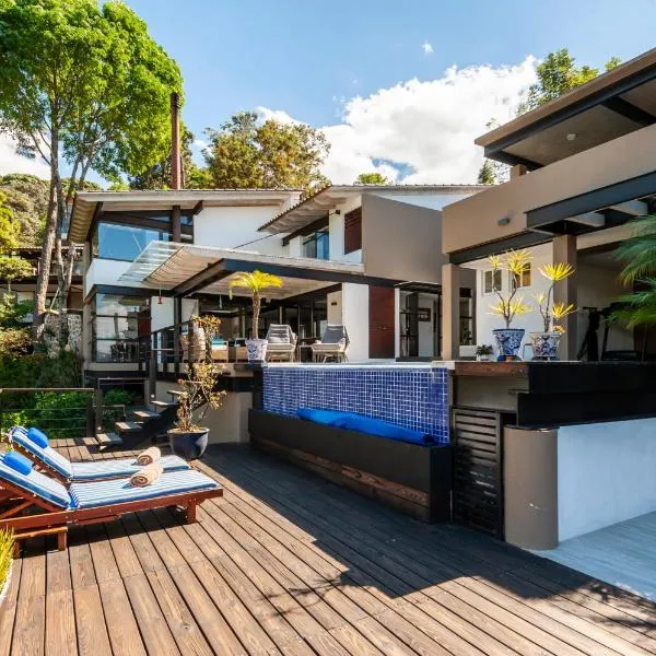 Hermosa Casa con Terraza y Vista al Lago en Avándaro, hotel in Valle de Bravo