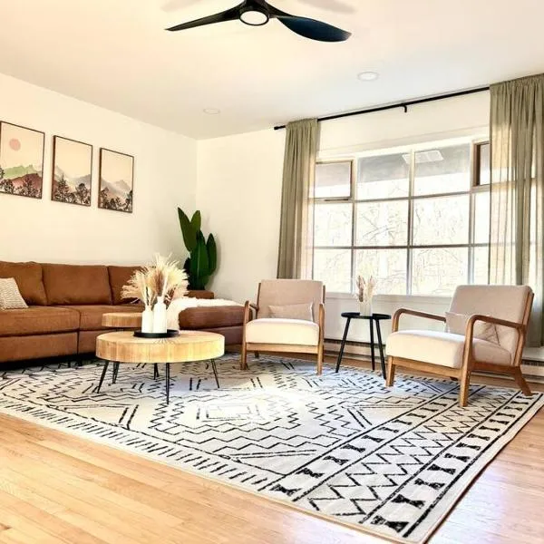 Veda Vista - Newly renovated - Rustic Modern Home, hotel in Harpers Ferry