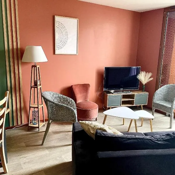 CHARMANT APPARTEMENT AVEC GRANDE CAPACITÉ D’ACCUEIL – hotel w mieście Saint-Jacques-de-la-Lande