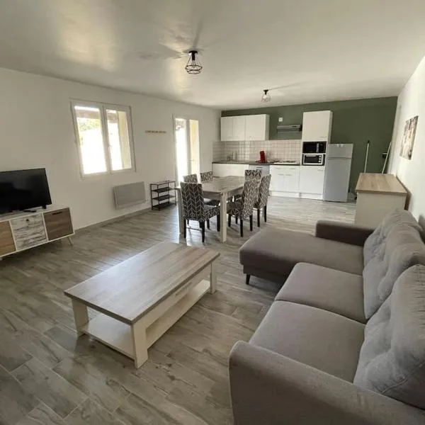 Au petit Olivier, Appartement avec jardin et piscine, hotel a Grans