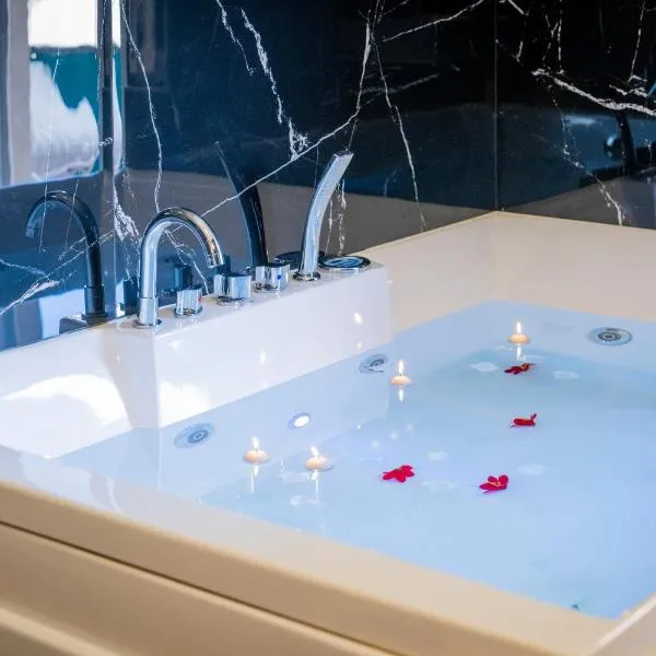 Exclusive with Jacuzzi between Portofino and 5 Terre, hotel in Chiavari