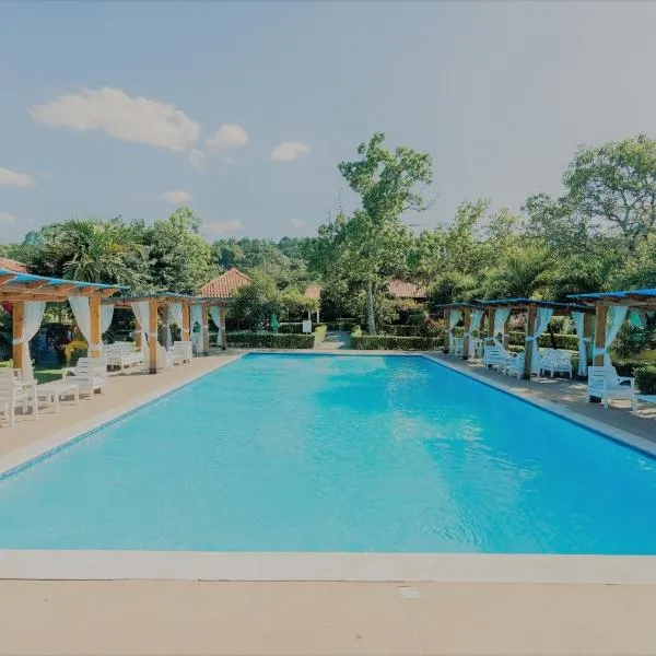 Guacamayos Hotel, hotel v destinaci Bonao