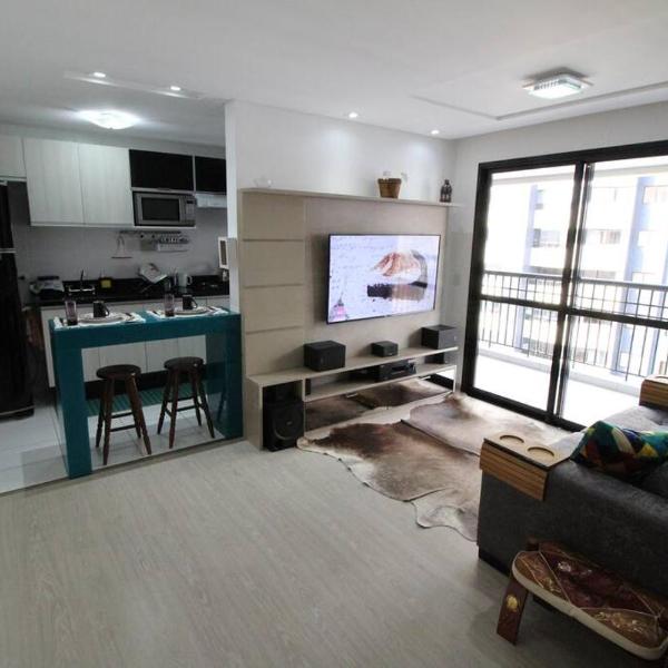 Apto no Cabral em Curitiba com 3 quartos varanda piscina arcondicionado e 2 vagas de garagem