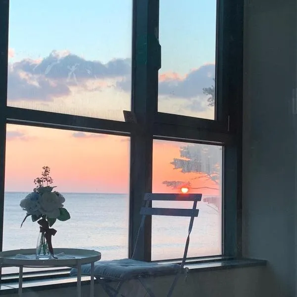 Ocean & sunrise View-10 seconds of beach walk - Three bedrooms, hotel v destinaci Goseong