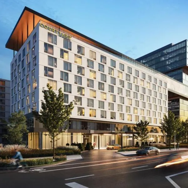 Courtyard by Marriott Montreal Laval, hotel in Laval