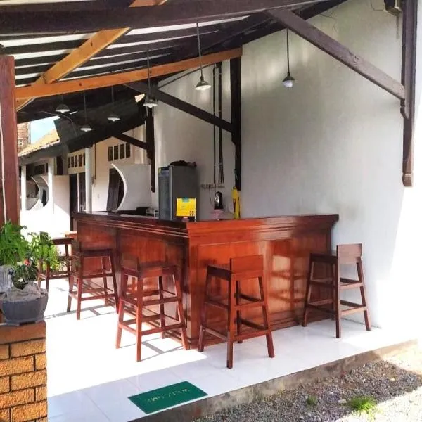 Aipayung Homestay, hotel in Badas