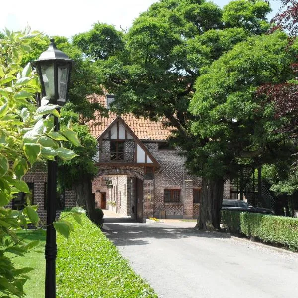 Le Domaine des Cigognes, hotel in Avelin