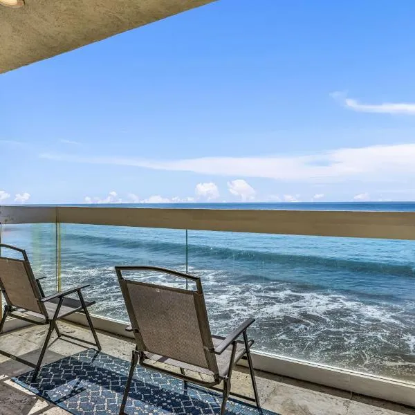 Malibu Beach House with Private Beach Access, hotelli kohteessa Malibu