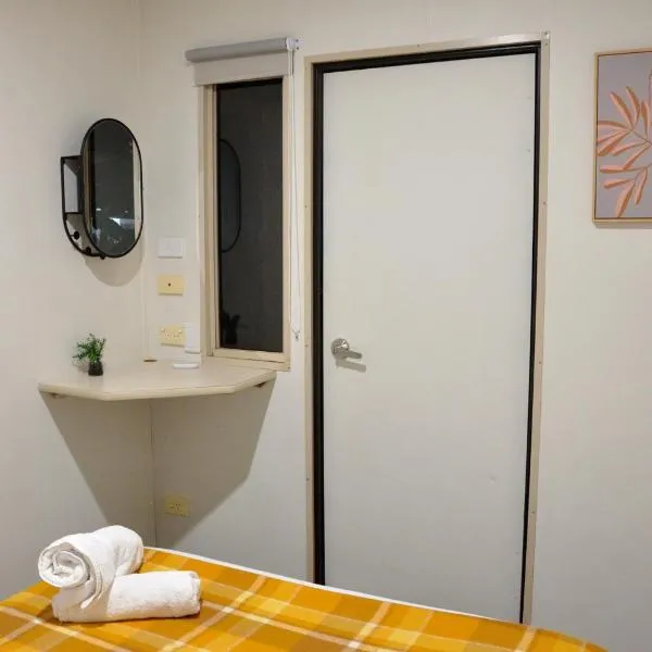 DONN4254S2 - Wilga Farm Stay - Shearer's Shack Camping - double, hotel in Boyup Brook